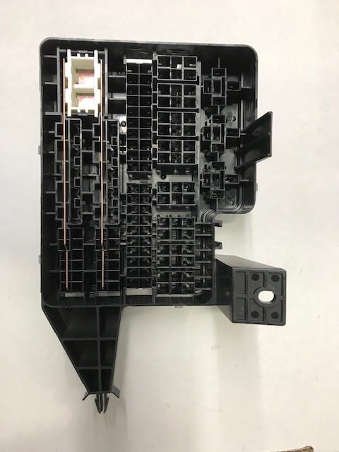 New 2001-2005 Fits Chrysler Neon Fuse Housing And Relay Center - Part # 4793903AD