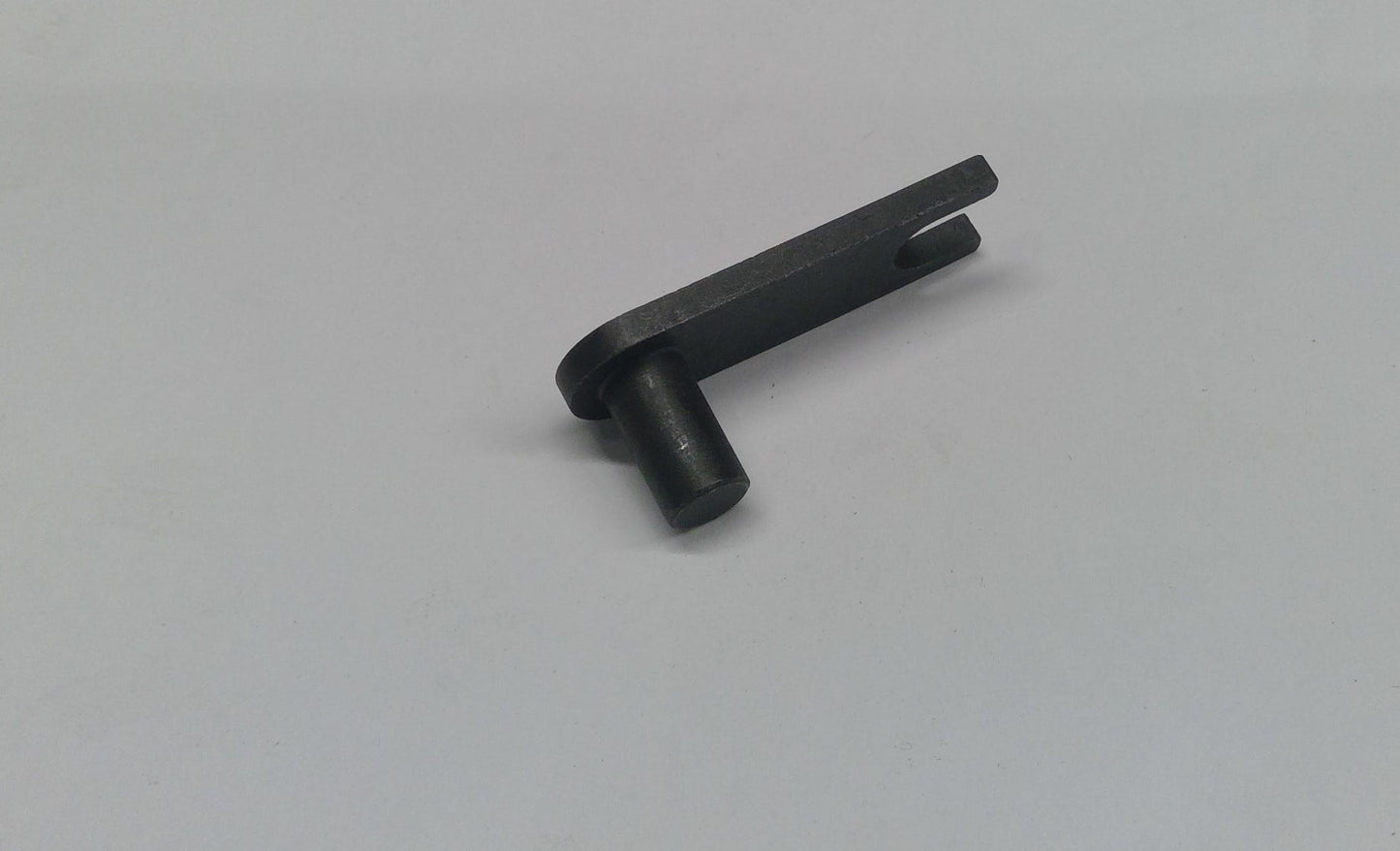 New OEM Genuine John Deere Retainer, Part # M146086