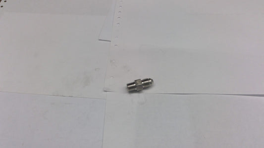 New OEM Genuine John Deere Adapter Fitting, Part # R130918