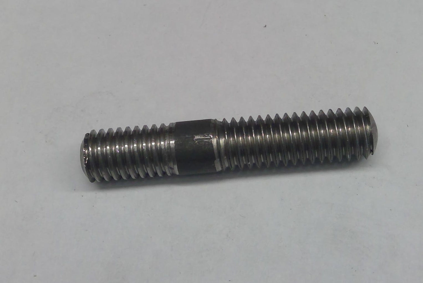 New OEM Genuine John Deere Stud, Part # R55183