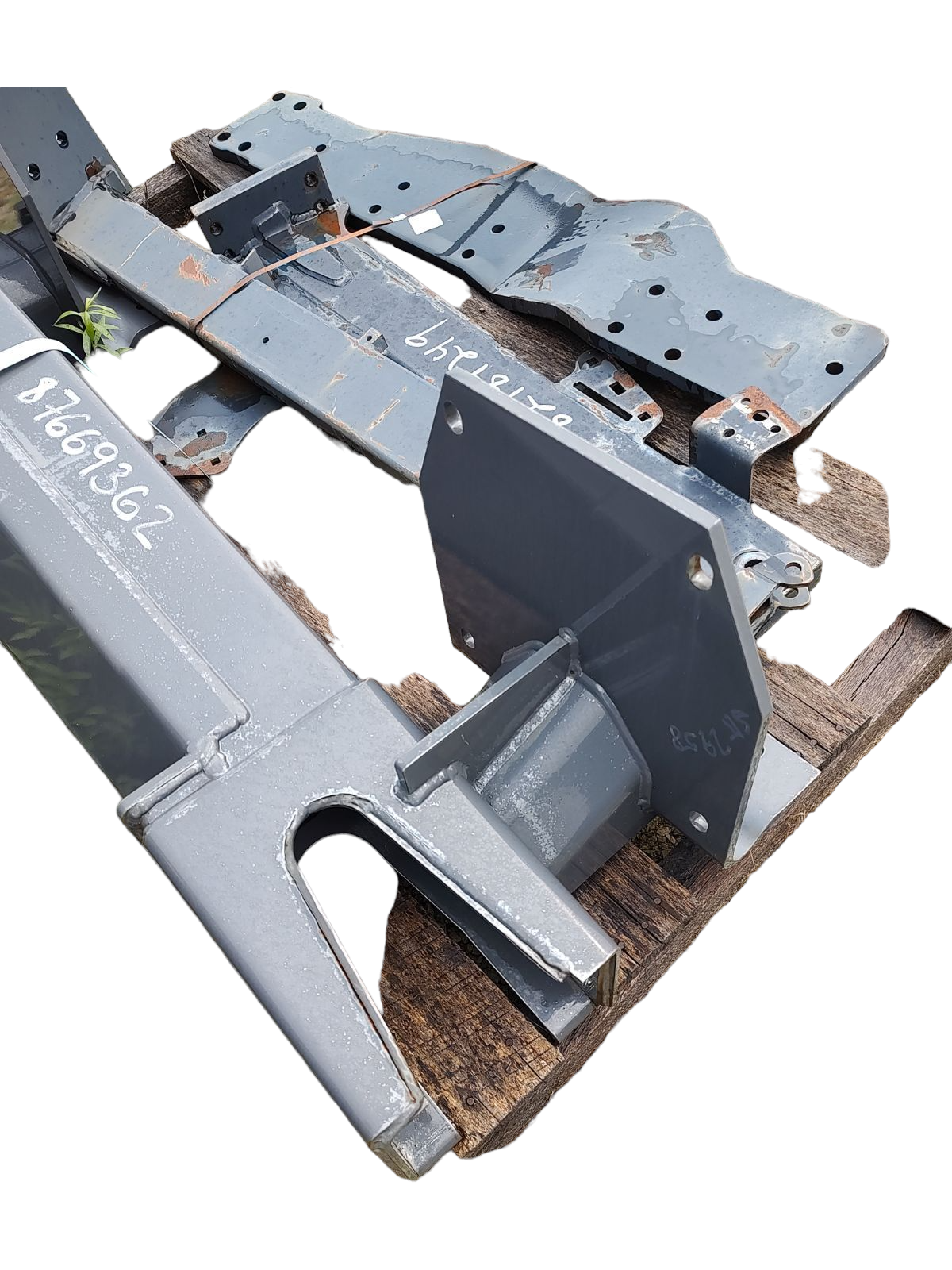 New OEM Genuine CNHi, Frame - Part # 87669362