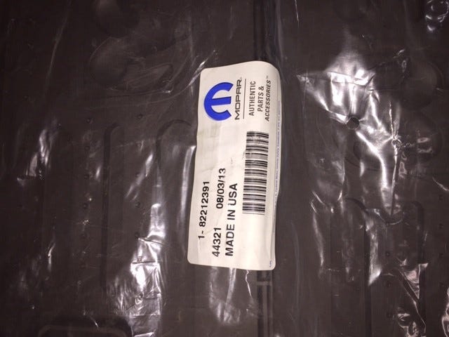 New Fits Chrysler Floor Rear Mat Kit - Part # 82212391