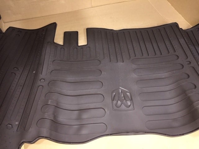 New Fits Chrysler Floor Rear Mat Kit - Part # 82212391