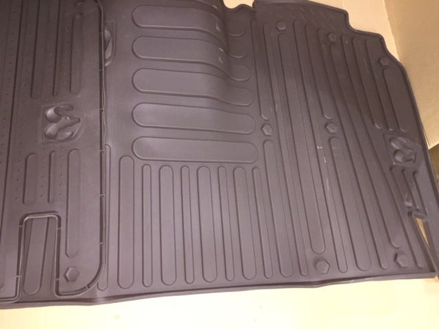 New Fits Chrysler Floor Rear Mat Kit - Part # 82212391