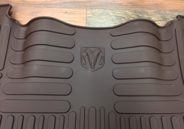 New Fits Chrysler Floor Rear Mat Kit - Part # 82213489