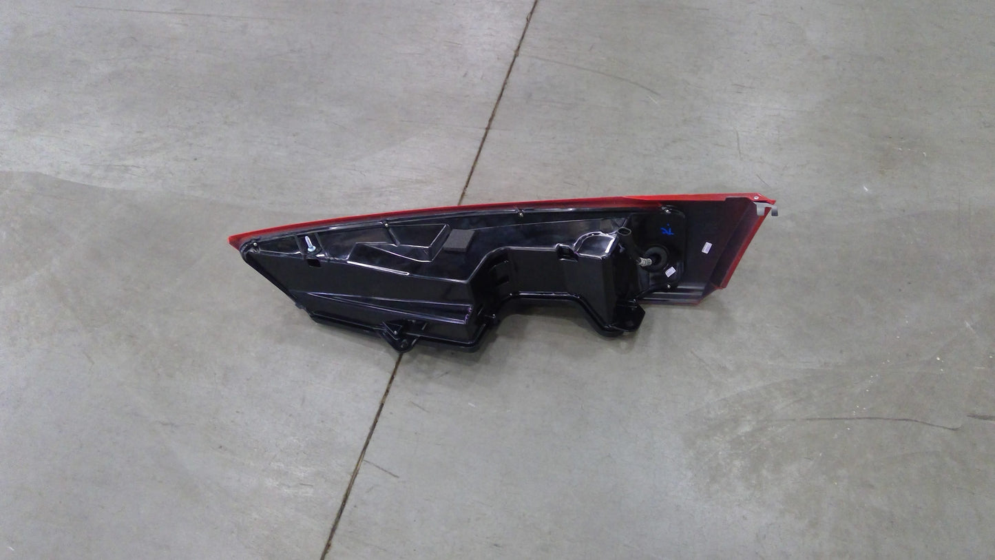 New Fits Chrysler Headlamp - Part # QF41VRDAD