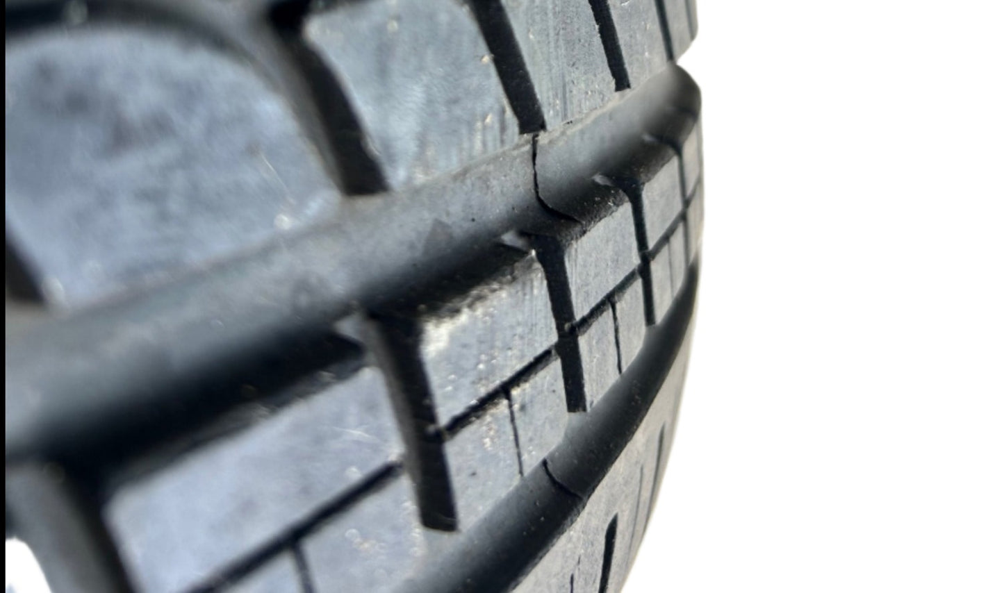 New Lamborghini Tire Pirelli P Zero 235/35ZR19 (91Y) High Performance