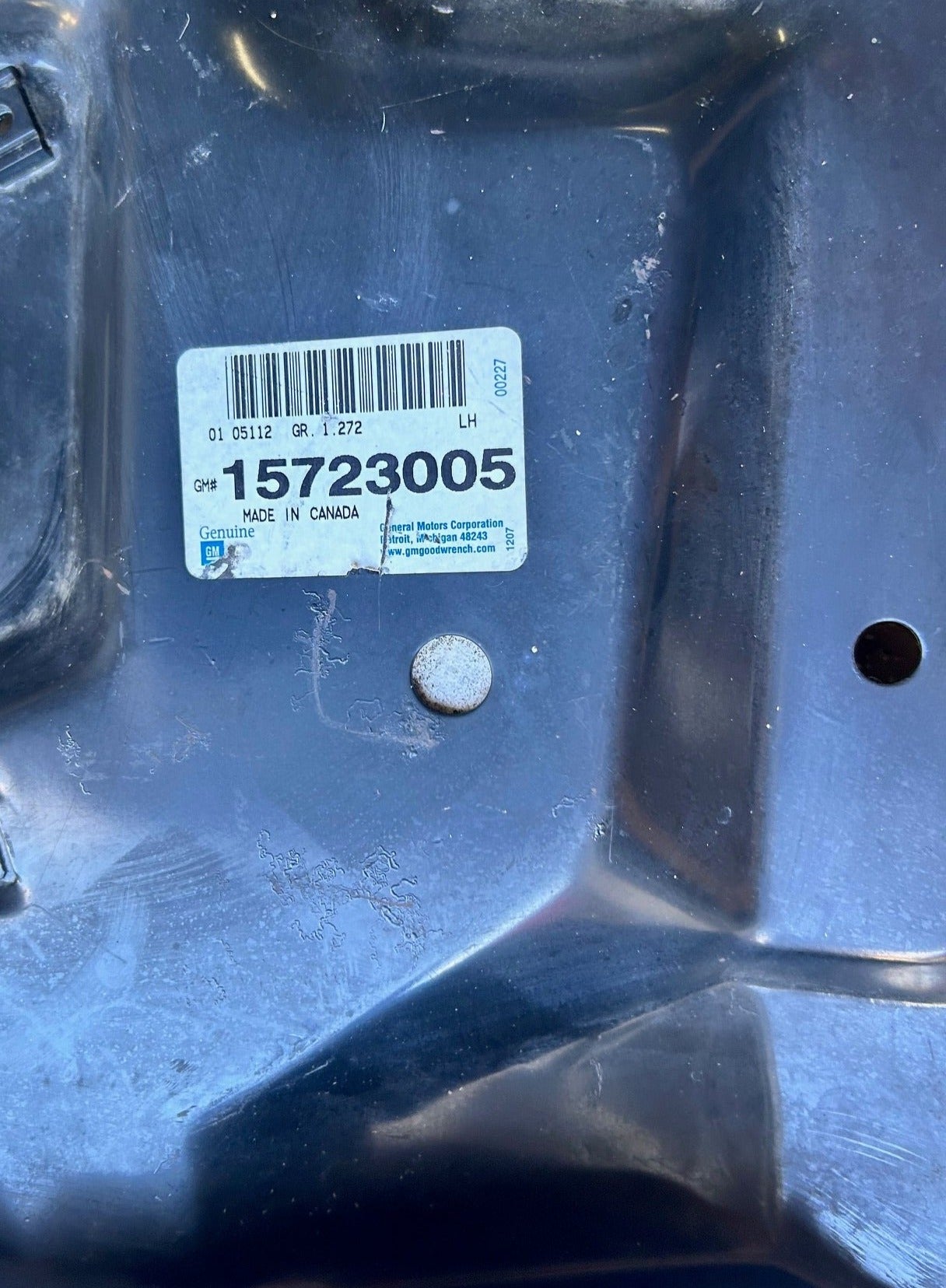 New OEM 1992-1996 GMC Van Driver's Left Radiator Support Baffle W/Out Chrome, Part # 15723005